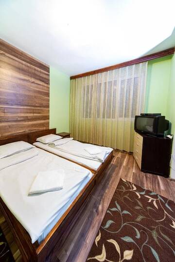Фото номера Двухместный номер с 1 кроватью Отель Hotel Tishina г. Старозагорски-Бани 3