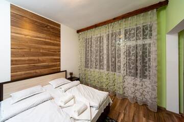 Фото номера Двухместный номер с 1 кроватью Отель Hotel Tishina г. Старозагорски-Бани 2