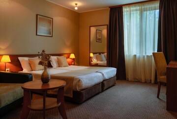 Фото номера Двухместный номер с 2 отдельными кроватями Отель Spa Hotel Calista г. Старозагорски-Бани 9