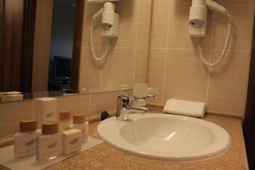 Фото номера Двухместный номер с 2 отдельными кроватями Отель Spa Hotel Calista г. Старозагорски-Бани 12