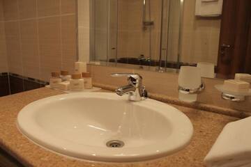 Фото номера Двухместный номер с 2 отдельными кроватями Отель Spa Hotel Calista г. Старозагорски-Бани 13