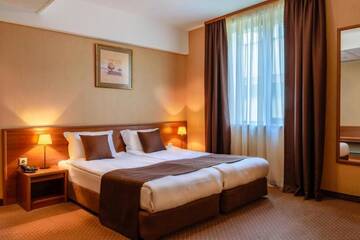 Фото номера Двухместный номер с 2 отдельными кроватями Отель Spa Hotel Calista г. Старозагорски-Бани 6