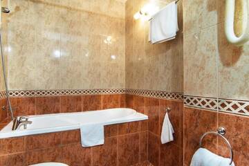 Фото номера Улучшенный люкс Отель Hotel Izvor г. Старозагорски-Бани 4